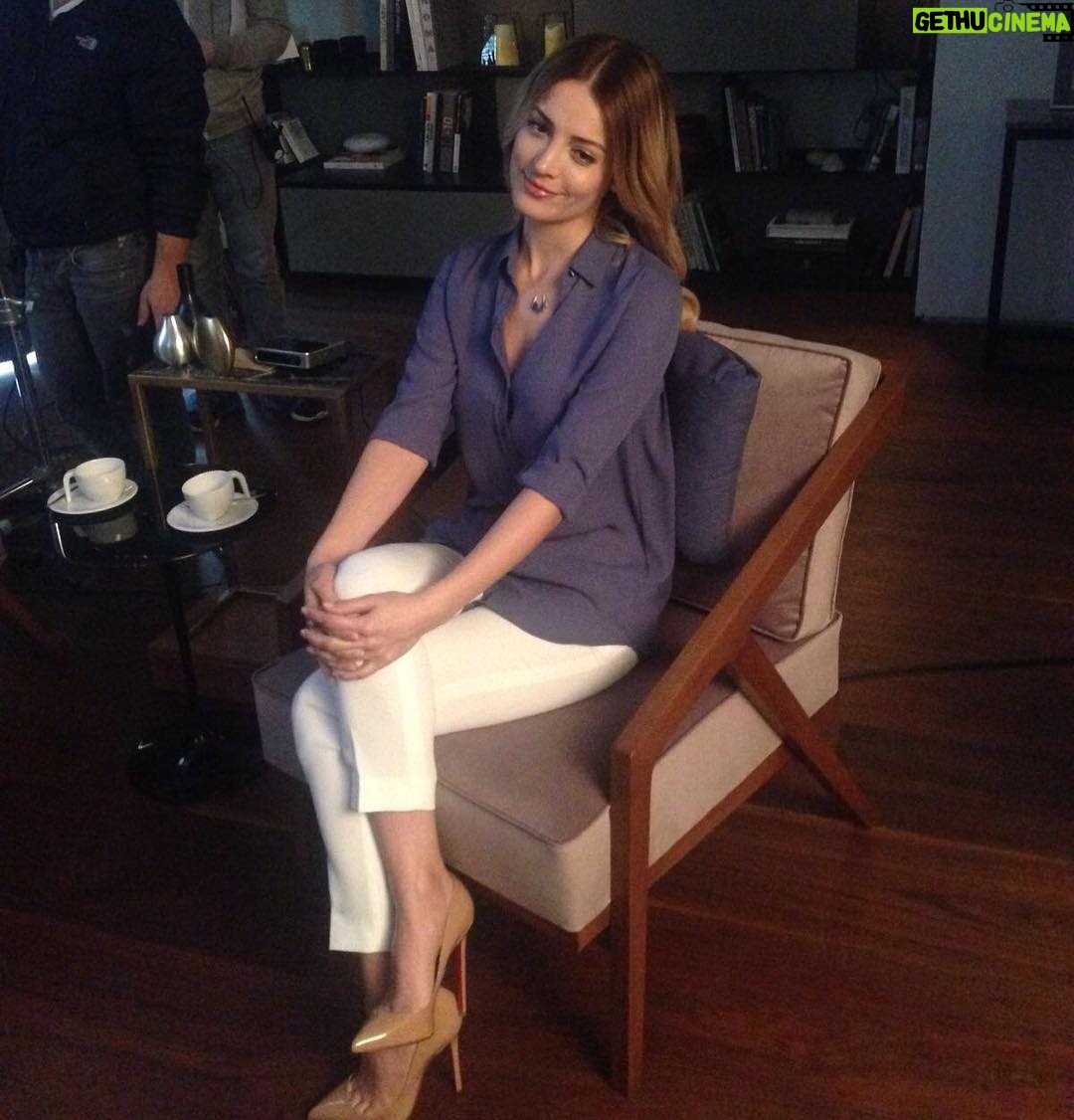 İrem Sak Instagram - Bekliyorum... Bekliyorum... Bekliyorum... #❤️myjob