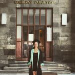 İrem Sak Instagram - Ygs'den önce diyeceğim şu ki; ilk sene kazanamamıştım sınavı. Sonra edebiyat mezunu oldum. Ama sevdiğim mesleği yapıyorum. Yani; hiç vakit kaybetmeyin ve ne istediğinize karar verin 😊 okullar güzel arkadaşlıklar getiriyor. Ama doğru mesleği yapmadıkça hayat çekilmez. Sevdiğiniz işi yapın. Hem kendiniz hem ülkeniz için 😉 herkese başarılar! 🙏sınavlarda değil, hayatta 💃💃💃💃😍💕💕👊👏👏👏👏👍👍👍👍