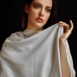 İrem Sak Instagram – Sus abla biliyosun rönesans diye ben
