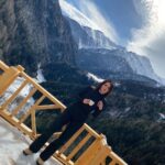İrem Sak Instagram - 😷’siz 3 gün. ❄️🙏🏼🌲 havasına suyuna taşına toprağına dedikleri bi yer Rize yaylaları cidden. Bahar aylarında tekrar kavuşmak üzere ben ırmaaaaaa gideyyruuummmm 🏃🏻‍♀️ Rize Çamlıhemşin Meydan Köyü