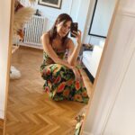 İrem Sak Instagram - Elbisemi annem dikti 😍