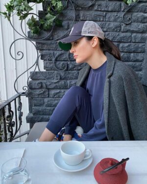İrem Sak Instagram - Şu gelen yâr olaydı