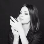 İrem Sak Instagram - Bu şahane 2 gün için The Walt Disney ailesine teşekkür ederim 🖤 canım arkadaşım Angelina’nın yeni filmi bugün vizyonda. Gişen bol olsun bi’tanem ♥️ #maleficent #malefizkötülüğüngücü #maleficentthemistressofevil London, United Kingdom
