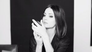 İrem Sak Instagram - Bu şahane 2 gün için The Walt Disney ailesine teşekkür ederim 🖤

canım arkadaşım Angelina’nın yeni filmi bugün vizyonda. Gişen bol olsun bi’tanem ♥️ #maleficent #malefizkötülüğüngücü #maleficentthemistressofevil