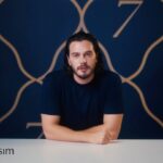 İsmail Ege Şaşmaz Instagram – @esteelauderturkiye Advanced Night Repair Serum’un 7 etkisi gibi benim de 7 harikam var!
Tek serumda 7 mucizevi etkiyi bir araya getiren Advanced Night Repair Serum ile beraber benim de birbirinden özel 7 harikam ile tanışmaya hazır mısınız! ⚡️🤘🏻
#1Serum7MucizeviEtki #AdvancedNightRepair
#işbirliği