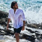 İsmail Ege Şaşmaz Instagram – Crocodile denize indi 🌊
Macerayı keşfet! @lacoste 🐊
#CrocOnTheBeach #MySummerStory
Photographed: @ali_kalyoncu ⚡️
Creative Production Agency : @kingdomistanbul #isbirligi