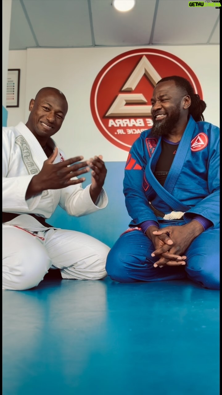 C4 Pedro Instagram - JIU-JÍTSU BRASILEIRO GRACIE BARRA DA TIJUCA 📍 Que honra e que privilégio foi de poder beber dessa água e estar neste lugar tão importante na história do jiu-jítsu brasileiro Gratidão infinita ao grande professor @kleberbuiuu @gbparqueolimpico por me recebido com bastante hospitalidade Ansioso parar experimentar e partilhar todos estes ensinamentos com meus irmãos angolanos OSS! @pereirahelio🥋 🇧🇷🇦🇴🇧🇷🇦🇴 __________ @gb_angola 🔺 @gbtalatona 🔺 @gbnovavida 🔺 Gracie Barra Tijuca