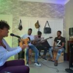 C4 Pedro Instagram - ESSES ESTÃO NOUTRA DIMENSÃO AMAMHA NÃO POSSO PERDER NA ILHA DE LUANDA VEM CURTIR NO RESTAURANTE BIFEOLOGIA @aryaartist_ 🎤 @bifeologia 🥩 ILHA DE LUANDA 📍