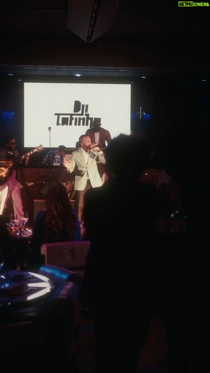 C4 Pedro Instagram - Assim foi o “DJI TAFINHA - ACÚSTICO” no EPIC SANA, concerto intimista com 1 hora de duração😍. O próximo evento terá a duração de 2h 👍🏾. Muito obrigado a todos que lá estiveram. @c4pedro_official @phedilson_ (@keylanegro vestida por @rosepalhares) @glx_galaxia