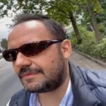 Şahan Gökbakar Instagram - Benim canım dostum, dünyanın en iyi tenorlarından @tenormuratkarahan Turandot Operasıyla Berlini salladı... Mest etti herkesi. Hazir Berlindeyken Recepin grafitiyede uğramış 🤣🤣 ya ne adamsın. Cok güldum🤣