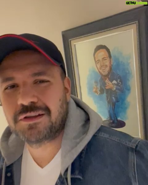 Şahan Gökbakar Instagram - Dünyanın en önemli operalarının peşinden koştuğu sayılı tenorlardandır @tenormuratkarahan . Bilkent Konservatuardan devrem, canım kardeşim,dostumdur. Son yıllarda Devlet Opera ve Balemizin de Genel Müdur olarak başindadır. Okul yıllarinda eğlenip güldüğümüz gibi dünkü arabada yalnızım videoma cevap yollamış😁😁 Yapıyorsun bu sporu Muratım👏👏🙌