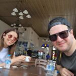 Şahan Gökbakar Instagram – Çekimlerin ilk haftası bitti. Bugün tatil.Hanımı aldım motorla Ayvalık turu attık. Önce Şeytan Tepesine gittik, sonra tost yedik. Üstüne dibek kahvesi ictik. Finali de damla sakızı dondurmalı lor tatlısı ile yaptik. 😁🥰 @bizimmutfakhalleri ❤