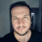 Şahan Gökbakar Instagram - Heybetini gizli tut yiğidim, duruşun çakalları korkutuyor. 🤣 #tuvaletaynası