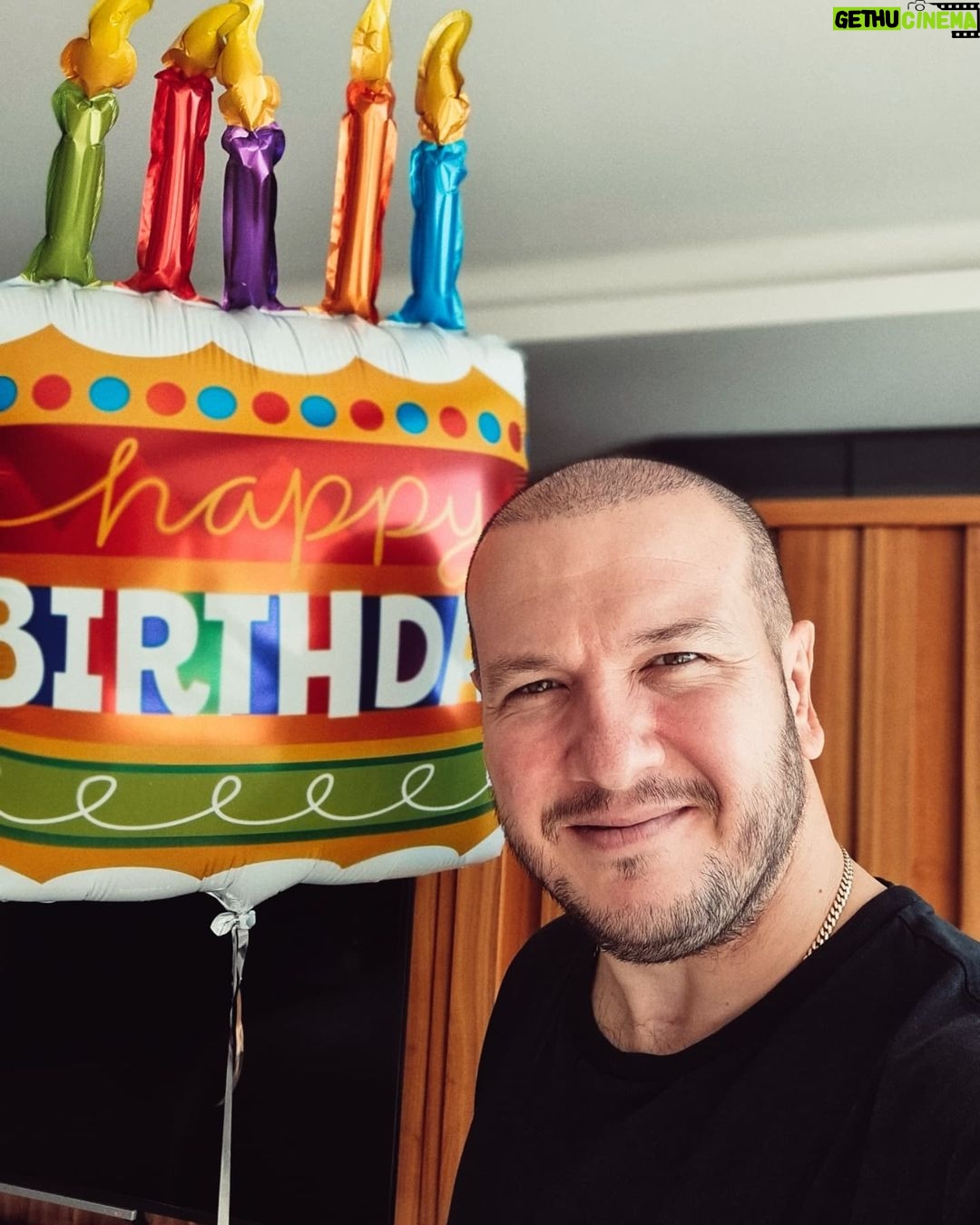 Şahan Gökbakar - 106.6K Likes - 41 yıl bitti... 🎂