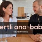 Şahan Gökbakar Instagram – Bir suredir IGtv’ye koyduğum videolarda senkron kayması yaşıyorum. Youtube uzerinden yapacağım yayınlarımı. Bu da Selinle beraber “okul ve covid” uzerine konustugumuz bir video. Link yukarda profil bolumunde… iyi seyirler