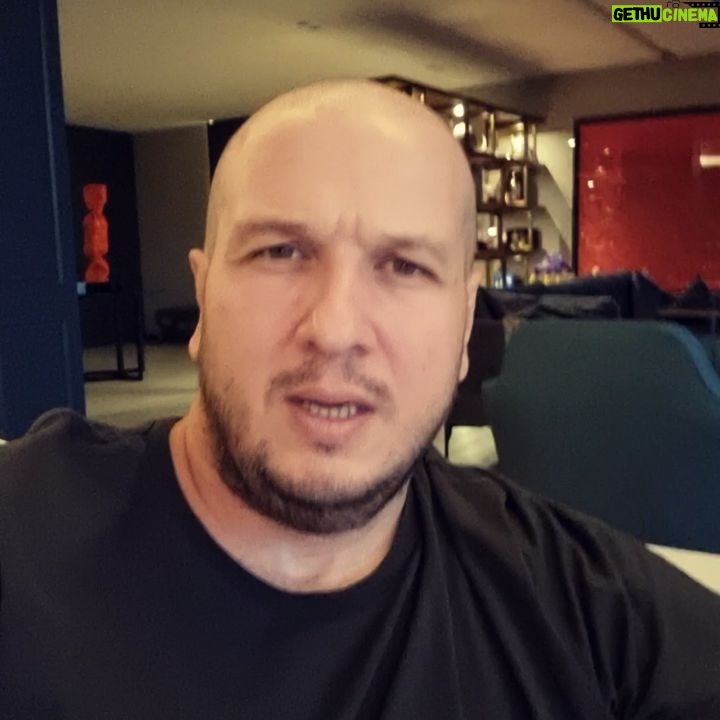 Şahan Gökbakar - 189K Likes - AKBELEN kalbimiz sizinle... Kömür olan ormanlarımızın hala dumanı tüterken, kömür işletmesi yapmak için kalan yemyesil ormanları kesmenin zamani mi??
#akbelenormanınıvermeyeceğiz #akbelen #ikizköydireniyor