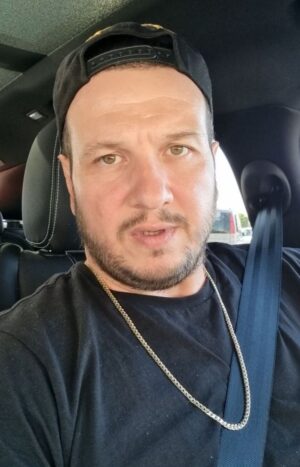 Şahan Gökbakar Instagram - Benim yaptigim instagram yayinlarini alip, Youtube uzerinden yayinlayan ve bu sekilde haksız gelir elde eden kişiler ve kanallar artık, elde ettiginiz gelir cebinize degil, yangin magdurlarina gidecek. Youtube ile gorusup bu yanlisi bir hayir isine dondurduk... sevgiler
