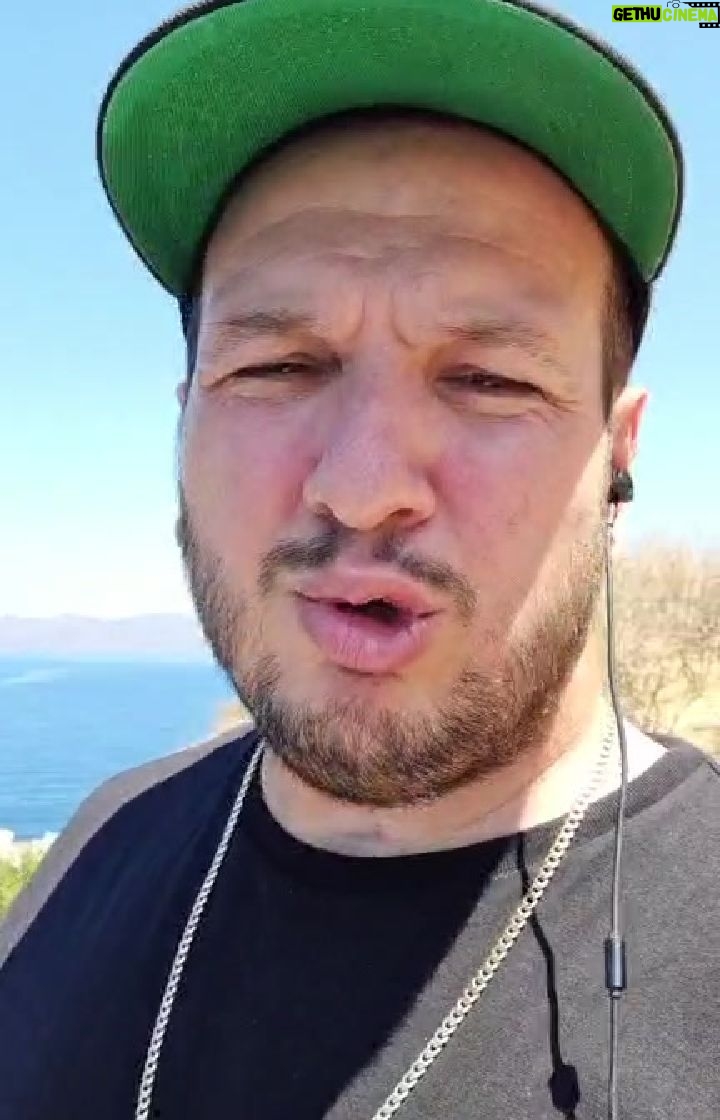 Şahan Gökbakar - 106K Likes - Yaptıklarımız, yapamadiklarimiz, yapmamamiz gerekenler ve yapilmasi gerekenler uzerine...