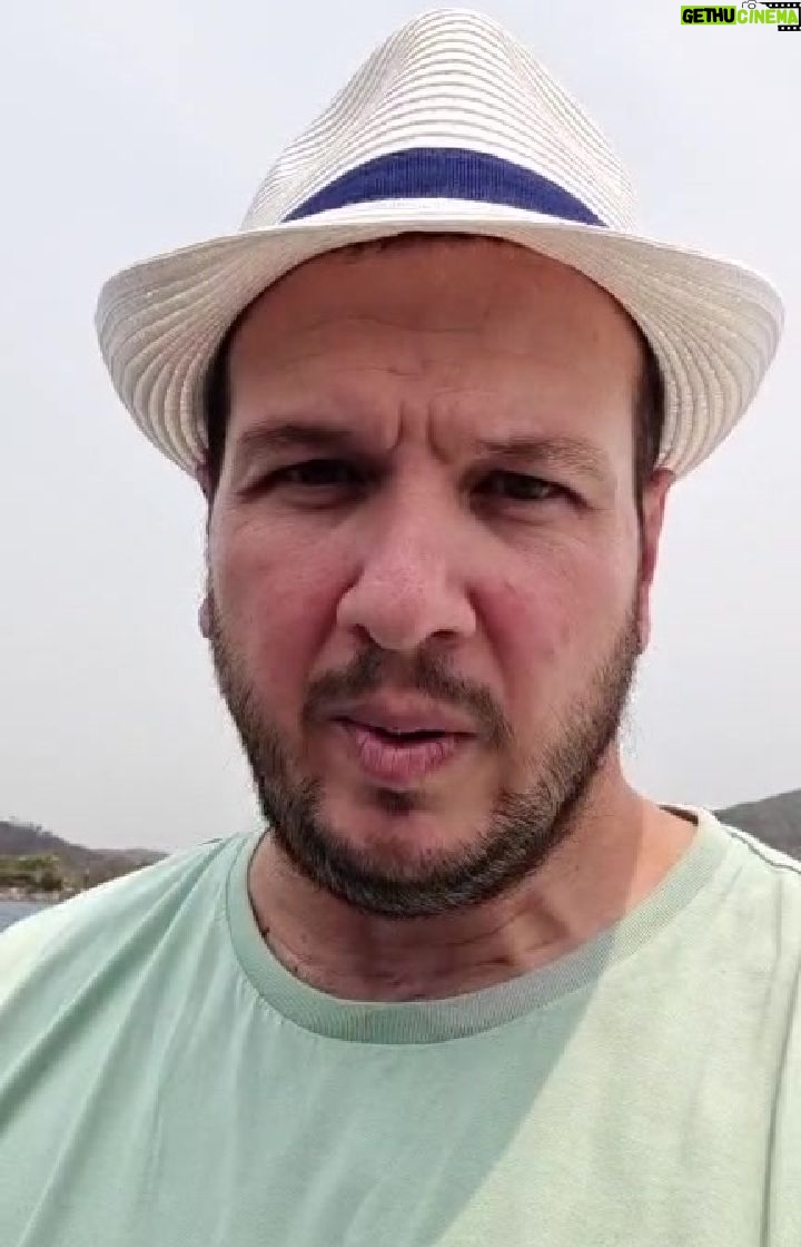 Şahan Gökbakar - 200K Likes - Cennet vatanimiz yanmis, millet can derdinde... Birileri hala can yakamaya calisiyor