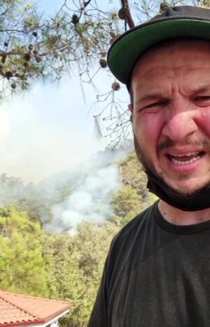 Şahan Gökbakar Instagram - Ruzgar ani donusler yapiyor.... kahramanlar alevlerle savasiyor...