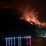 Şahan Gökbakar Instagram – Gece, yangın ve çaresizlik… Delikliyol Koyu