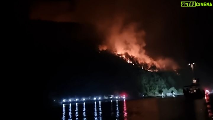 Şahan Gökbakar - 146.3K Likes - Gece, yangın ve çaresizlik...