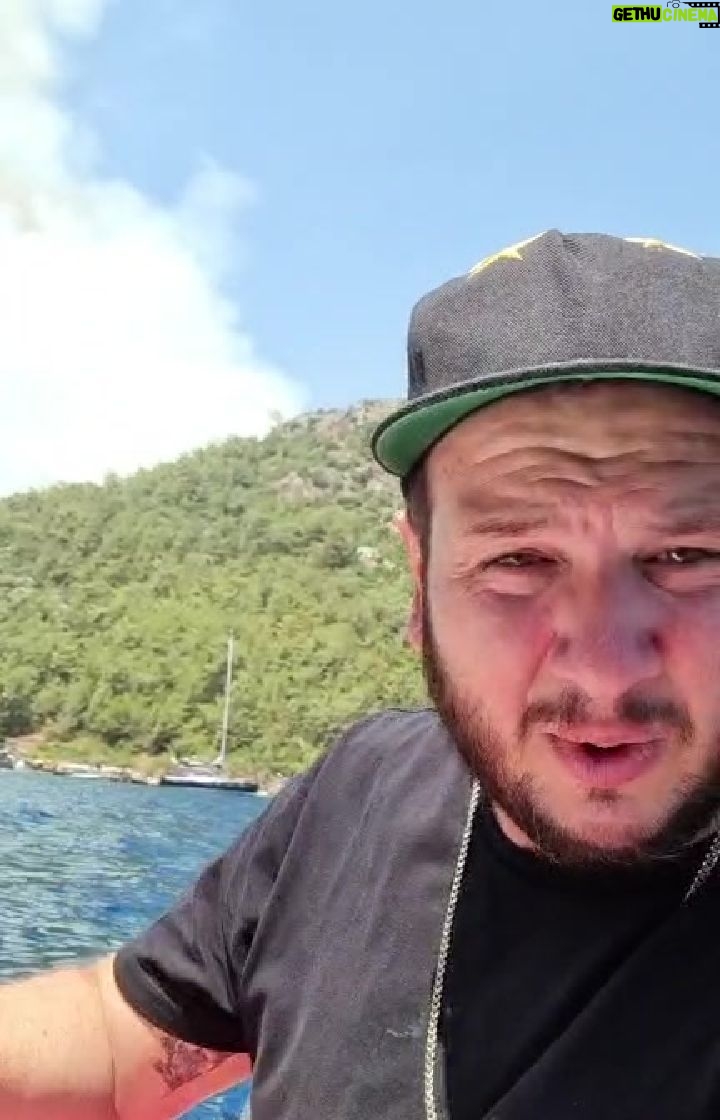 Şahan Gökbakar - 214.4K Likes - Daha kotu olmadan... UCAK RICA EDIYORUM