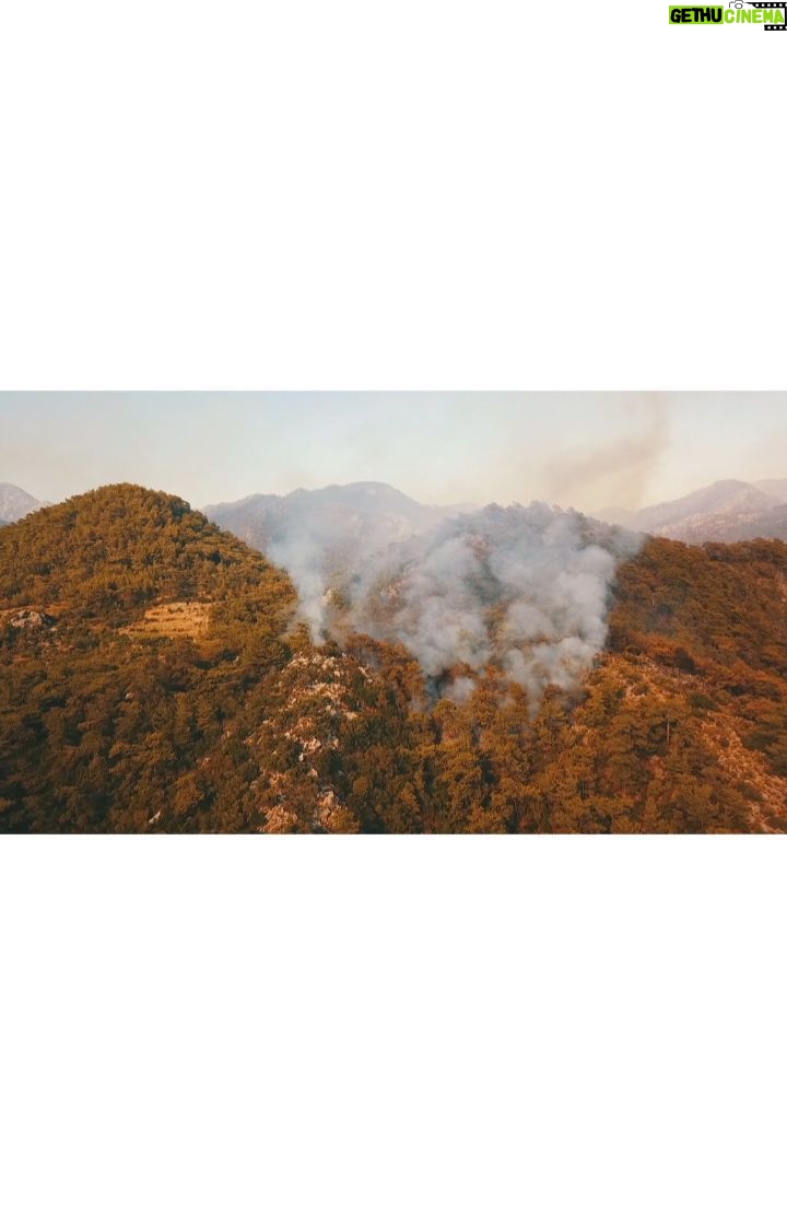 Şahan Gökbakar Instagram - YANGIN HIZLANDI, YAYILIYOR. LUTFEN BIR HELIKOPTER. RICA EDIYORUZ. GECE HAVA KARARINCA HELIKOPTER UCMUYOR. HAZIR VAKIT VARKEN 1 HELIKOPTER LUTFEN. LUTFEEN