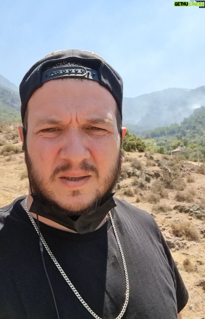 Şahan Gökbakar Instagram - yangin buyuyup koyu yakmadan hava mudehalesi rica ediyoruz