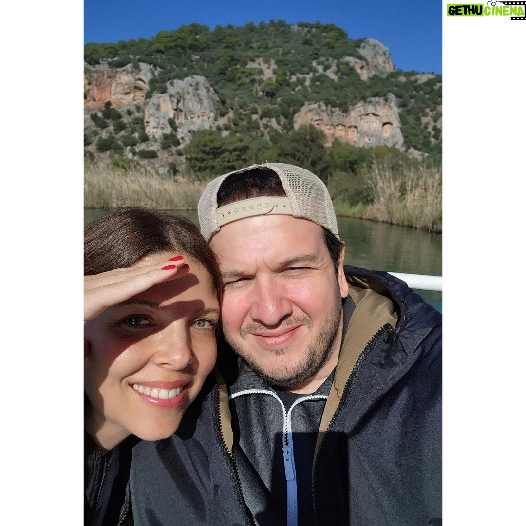 Şahan Gökbakar - 119.4K Likes - Ne krallar, ne hükümdarlar gelmiş geçmiş bu dünyadan... Al, sonuç arkada. O yüzden sarılıcan sevdiğine sıkıca! @bizimmutfakhalleri