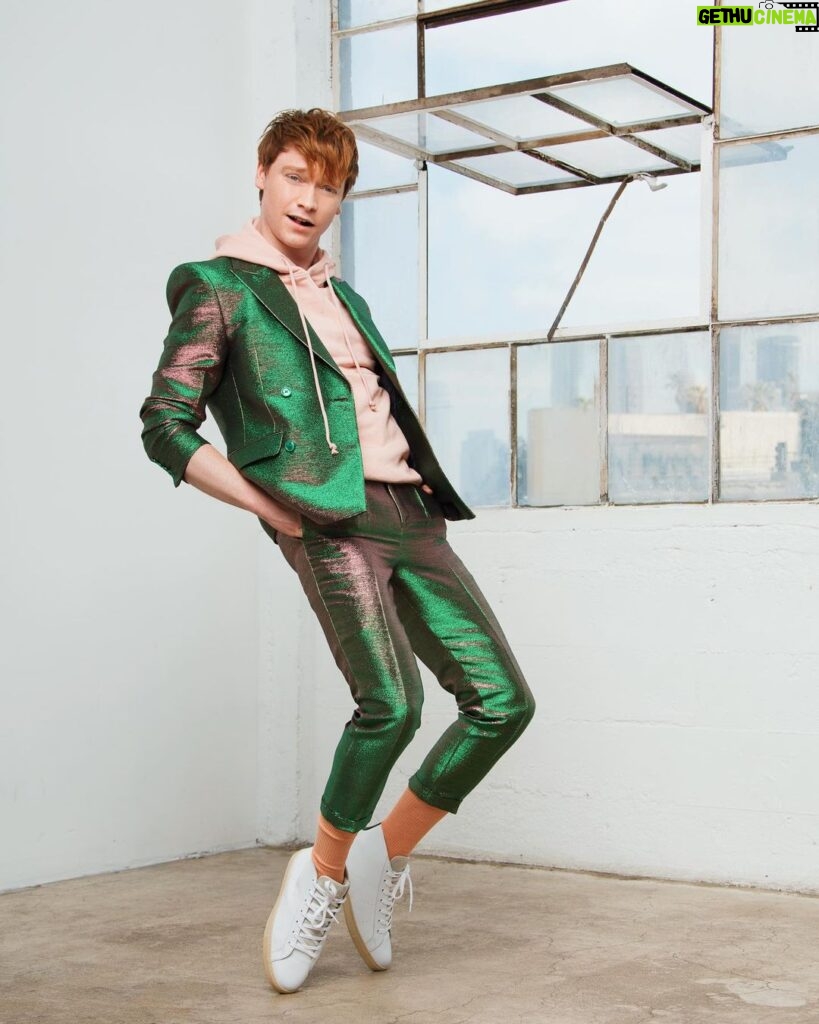 Calum Worthy Instagram - There were 27 people in green screen onesies holding me up in this position to get this photo. - Editor-In-Chief: @jazzieperrier Story: @thildariou Photography: @emilysandiferphotography Videography: @anissavisuals Styling: @apuje Stylist Assistant: @georgesaintthomas Grooming: @heyannabee using @oribe and @glossier