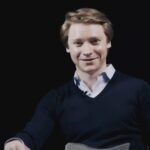 Calum Worthy Instagram - Watch my EXCLUSIVE interview with the first penguin to run for congress: @earthforamerica. Tell the world why YOU are voting in the midterms. Post on your Instagram tag @earthforamerica and @calumworthy for your chance to win a awesome t shirt 🌏#StandWithEarth @climatereality