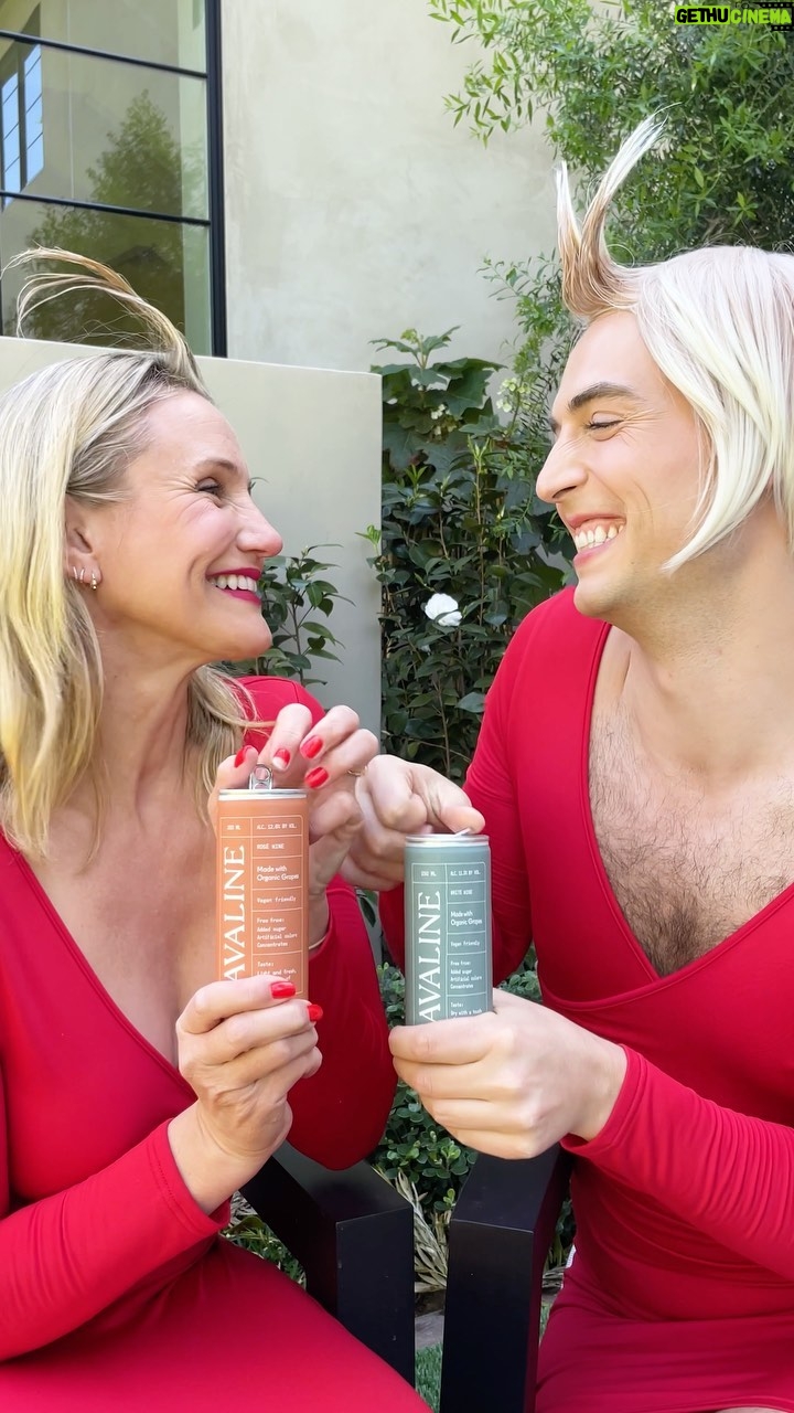Cameron Diaz Instagram - @bennydrama7 bringing @avaline cans over was not the weirdest part of our dinner 😂