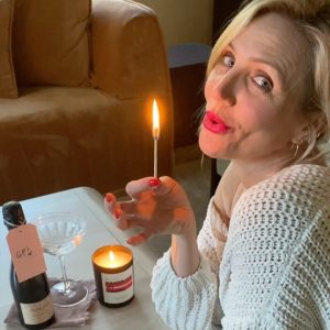 Cameron Diaz Instagram - @avaline clean, delicious wine and Goop’s vagina candle - the *perfect* gifts for anyone you love (including yourself) 💕

And the best part, @goop will donate $35 from the sale of each “Hands Off My Vagina” to benefit the ACLU Foundation’s Reproductive Freedom Project. Cheers to that!🍾