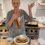 Cameron Diaz Instagram - Great for Game Day & pairs great with @avaline Rose. Go Lakers!! 🏀 . Ingredients . 1 head of cauliflower Your favorite buffalo wing hot sauce 1/2tsp Garlic powder 1/2tsp Onion powder 1/2tsp Paprika 1tblspoon of olive oil 2 tblspoons of butter Your favorite ranch dressing or Sour cream and ranch packet seasoning. 😋