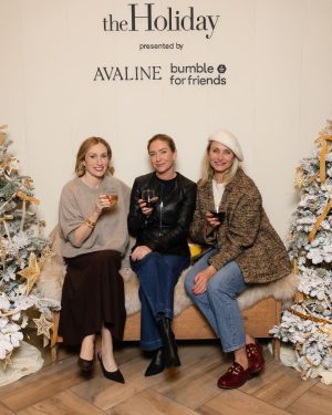 Cameron Diaz Instagram - Surprise! It was so fun seeing you all in person during the @avaline and @bumbleforfriends screening of The Holiday last night. This is what it’s all about—connecting with new friends over a glass of wine, delicious snacks, and a great movie. Thanks to everyone who came out, and to everyone who is watched (and is planning to watch) at home!