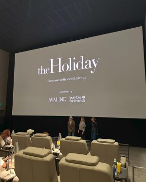 Cameron Diaz Instagram - Surprise! It was so fun seeing you all in person during the @avaline and @bumbleforfriends screening of The Holiday last night. This is what it’s all about—connecting with new friends over a glass of wine, delicious snacks, and a great movie. Thanks to everyone who came out, and to everyone who is watched (and is planning to watch) at home!