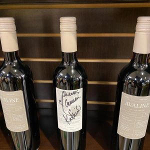 Cameron Diaz Instagram - @katherinepower and I visited some of our local LA @avaline retailers today for a restock and signed some bottles! If you happen to find one, tag us! Katherine and I are so thankful for the support of our Avaline community! Cheers! 🍷 @ralphsgrocery @sprouts @target