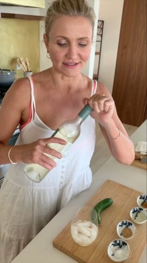 Cameron Diaz Instagram - Cool as a cucumber. 🥒 Sharing this quick and delish recipe I whipped up for
@iamwellandgood! ✨
.

Cucumber Sesame Salad
1 Persian cucumber sliced thin
1tsp of rice wine vinegar
Short drizzle of sesame seed oil 
A sprinkle of sesame seeds 
Flaky salt to finish 
Mix and enjoy with @avaline white wine.