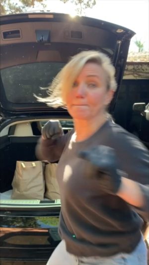 Cameron Diaz Instagram - So much fun to participate in @therealzoebell’s #BossBitchFightChallenge. Fun way to fight boredom with some 
badass babes! 🥊💥.
.
.
@camerondiaz @rosieperezbrooklyn @traciethoms @rosariodawson @dhlovelife @florencepugh @lillyaspellactress @julia_butters @halleberry @reallucylawless @scarlettjohanssonworld @drewbarrymore @danielaruah @margotrobbie @kaitlinoslon @itssophiadimartino @zoesaldana @thandienewton @juliettelewis#BossBitchFightChallenge #LockdownKnockdown #ZoeBell #ScarlettJohansson #MargotRobbie #CameronDiaz #LucyLawless #HalleBerry #JulietteLewis #FlorencePugh #RosarioDawson #RosiePerez #TracieThoms #ThandieNewton #ReneeEliseGoldberry #DrewBarrymore #DanielaRuah #ZoeSaldana #KaitlinOlson #SophiaDiMartino #JuliaButters #LillyAspell #StuntWomen #GirlsDoItBetter