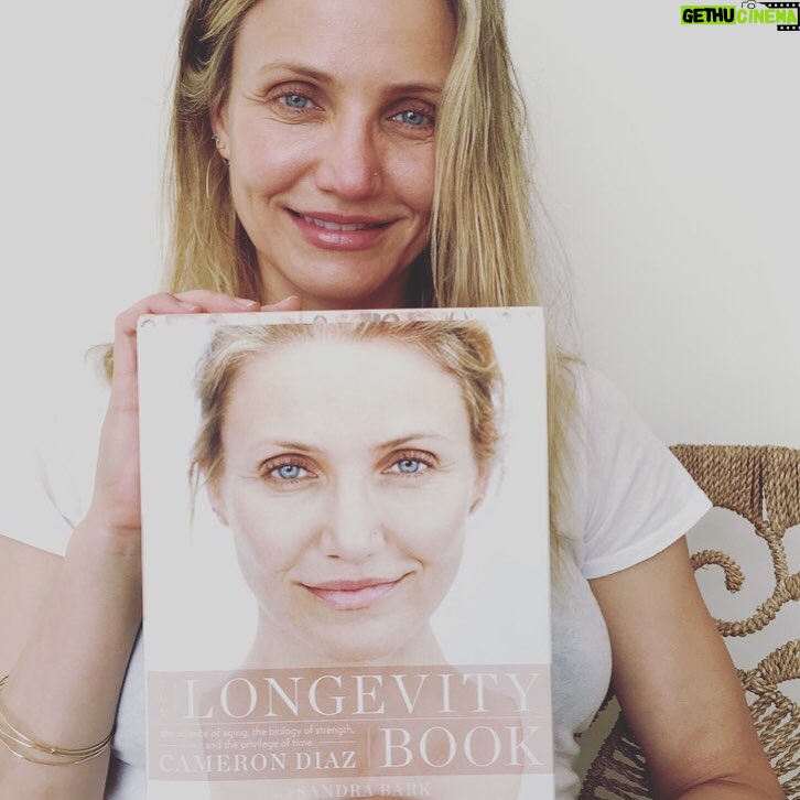 Cameron Diaz Instagram - I'm so excited to continue the conversation because learning that you can age well, will actually help you age better. If you understand how your body works then you can take action to help keep it in the best possible condition so it can carry you through a long and beautiful life. | Read my full post at www.OurBodyBook.com @thebodybook #linkinprofile #longevitybook #knowledgeispower #everyoneages