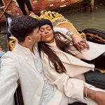 Camila Loures Instagram - Por muito tempo tive medo do amor, tive medo de amar, tive medo de sofrer e qndo eu tentei tomei na cara dnv, mas Deus fazendo tudo perfeito como sempre, não deixou eu traumatizar e me fechar novamente pro amor, ele me trouxe um presente! Eu pensei mto se compartilhava ou não, se ta cedo ou não, mas não tem pq eu não compartilhar, afinal eu mereço ser feliz, são 4 anos de historia, e do nada a gente se reencontrou (sim conheço ele a mais de 4 anos, vou contar dps nossa historia kkk) enfim .. eu to vivendo um sonho, eu to vivendo algo tão gostoso, eu to vivendo tudo q pedi a Deus, um relacionamento leve, um homem q me ensine, q me faça rir, q cuida de mim e como é dificil deixar ser cuidada qndo sempre você q cuidou, q delicia ter alguém q te escuta, q ama estar com vc, alguém q quer construir uma família… obrigada Deus! simm, vcs ja imaginavam, mas oficialmente… EU TO NAMORANDOOO ❤️ Veneza, Itália