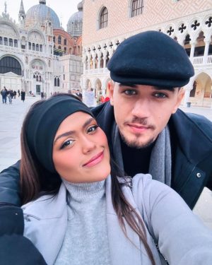 Camila Loures Instagram - Por muito tempo tive medo do amor, tive medo de amar, tive medo de sofrer e qndo eu tentei tomei na cara dnv, mas Deus fazendo tudo perfeito como sempre, não deixou eu traumatizar e me fechar novamente pro amor, ele me trouxe um presente! 
Eu pensei mto se compartilhava ou não, se ta cedo ou não, mas não tem pq eu não compartilhar, afinal eu mereço ser feliz, são 4 anos de historia, e do nada a gente se reencontrou (sim conheço ele a mais de 4 anos, vou contar dps nossa historia kkk) 
enfim .. eu to vivendo um sonho, eu to vivendo algo tão gostoso, eu to vivendo tudo q pedi a Deus, um relacionamento leve, um homem q me ensine, q me faça rir, q cuida de mim e como é dificil deixar ser cuidada qndo sempre você q cuidou, q delicia ter alguém q te escuta, q ama estar com vc, alguém q quer construir uma família… obrigada Deus! 
simm, vcs ja imaginavam, mas oficialmente…
EU TO NAMORANDOOO ❤️