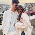 Camila Loures Instagram - Por muito tempo tive medo do amor, tive medo de amar, tive medo de sofrer e qndo eu tentei tomei na cara dnv, mas Deus fazendo tudo perfeito como sempre, não deixou eu traumatizar e me fechar novamente pro amor, ele me trouxe um presente! Eu pensei mto se compartilhava ou não, se ta cedo ou não, mas não tem pq eu não compartilhar, afinal eu mereço ser feliz, são 4 anos de historia, e do nada a gente se reencontrou (sim conheço ele a mais de 4 anos, vou contar dps nossa historia kkk) enfim .. eu to vivendo um sonho, eu to vivendo algo tão gostoso, eu to vivendo tudo q pedi a Deus, um relacionamento leve, um homem q me ensine, q me faça rir, q cuida de mim e como é dificil deixar ser cuidada qndo sempre você q cuidou, q delicia ter alguém q te escuta, q ama estar com vc, alguém q quer construir uma família… obrigada Deus! simm, vcs ja imaginavam, mas oficialmente… EU TO NAMORANDOOO ❤️ Veneza, Itália
