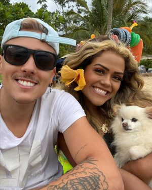 Camila Loures Instagram - Hoje é niver do meu melhor amigo 🎉❤️ 
Parabennnsss JheyJhey, o niver é seu, mas o presente é meu por ter você na minha vida…. obrigada por esses 11 anos de amizade!
TE AMO MTO E PRA SMP ❤️
q Deus te abençoe cada dia mais e você conquiste coisas incríveis, torço mto por você e to contigo ate depois do fim! 
ps: a ultima foto 🗣️😂 mil anos atrás!