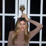 Camila Queiroz Instagram – SANTÉ @lillet.br 🥂 🇫🇷 muito feliz em  agora fazer parte dessa família.
Um Aperitivo francês a base de um blend de vinho branco, com frutas maceradas e quinino perfeito para coquetéis em momentos de celebração.
Uma marca que valoriza as mulheres desde 1872.
Pra você que ainda não conhece, que tal experimentar? 

Aprecie com moderação. Não compartilhem com menores de 18 anos.

*publicidade
#Lillet #LilletBrasil
