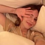 Camila Sodi Instagram - Transforma tu piel durante la noche y prepárate para empezar el día con una piel radiante✨ #Advanced Night Repair repara mi piel día y noche con su exclusivo tripéptido. #EsteeLauder #WakeUpReady @esteelaudermx