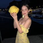 Camila Sodi Instagram – 🍋el limón mas grande que he visto en mi vida 🇮🇹🤍 (si la vida te da limones …. que sean unos limonsooootes) Capri, Italy
