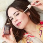 Camila Sodi Instagram - Después de probar #AdvancedNightRepair de @esteelaudermx un mes siento la piel mucho más firme e hidratada. ¿Sabias que este súper serum tiene 7 súper poderes? También mejora los poros, reduce líneas de expresión, da un boost de colágeno, empareja el tono y da luminosidad✨ ¿Qué esperas para probarlo? #EsteePartner #GeneracionANR