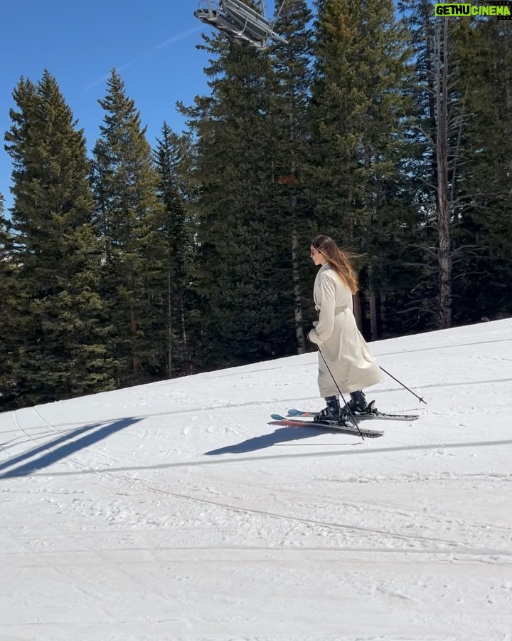Camila Sodi Instagram - You wake up , throw your robe on , snap on your skis and glide for a cup of coffee ☕️ Aspen ❄️💘 Aspen Mountain